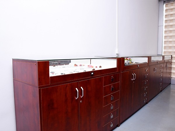 長鴻精密工廠風采